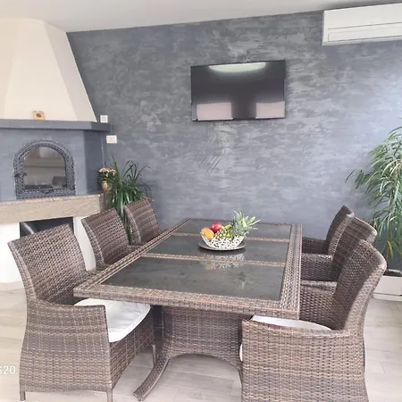 Lelo Apartment With Jacuzzi And Free Parking Zadar Exterior foto