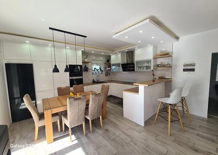 Lelo Apartment With Jacuzzi And Free Parking